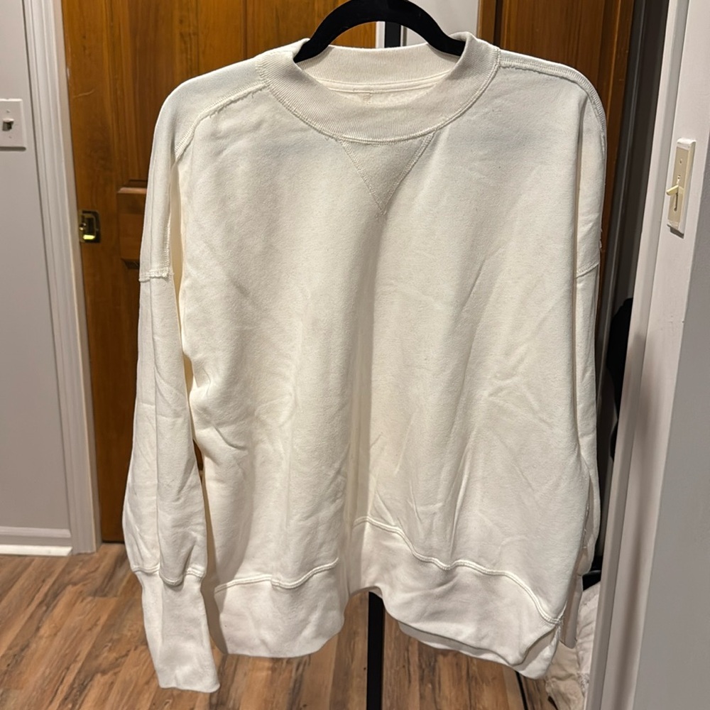 Women’s Abercrombie and Fitch Cream Crewneck Sweatshirt. A&F Soft Collection.